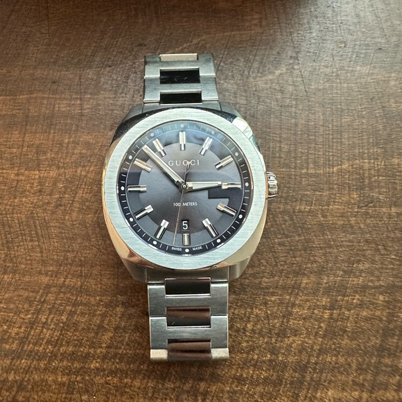 This is a Gucci GG2570 Watch 41mm with the dark blue dial. - Picture 3 of 7